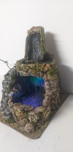 Cascata con grotta illuminata - grotta,